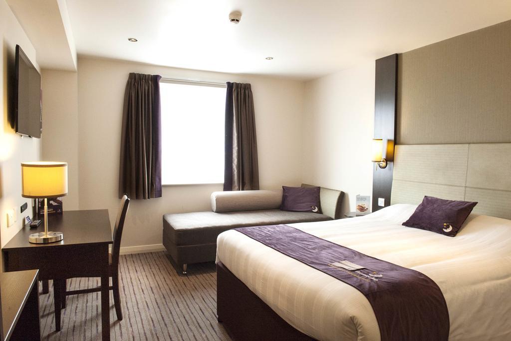Premier Inn Peterborough - Ferry Meadows Exterior foto