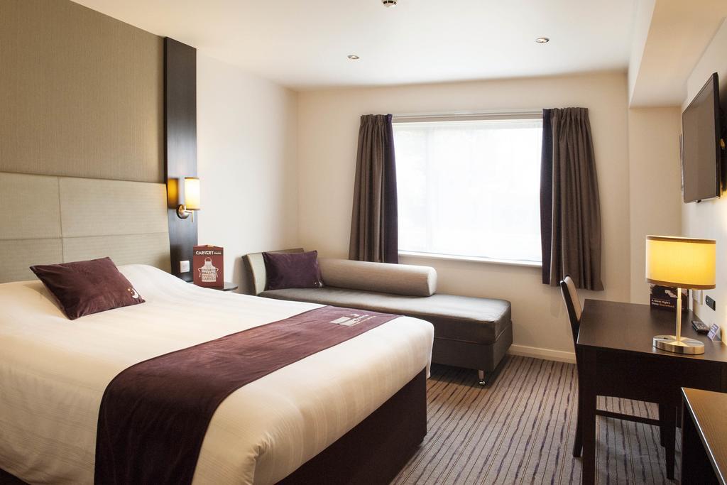 Premier Inn Peterborough - Ferry Meadows Exterior foto