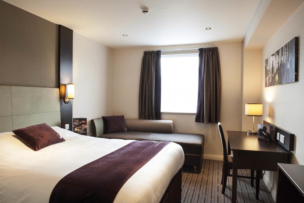 Premier Inn Peterborough - Ferry Meadows Exterior foto