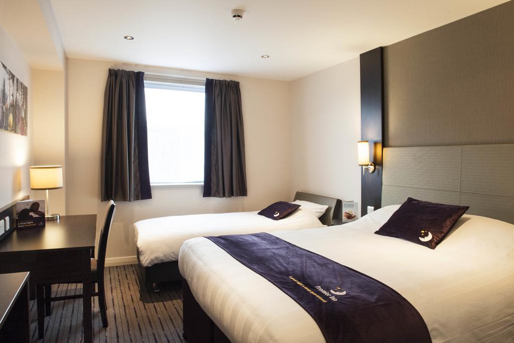 Premier Inn Peterborough - Ferry Meadows Exterior foto