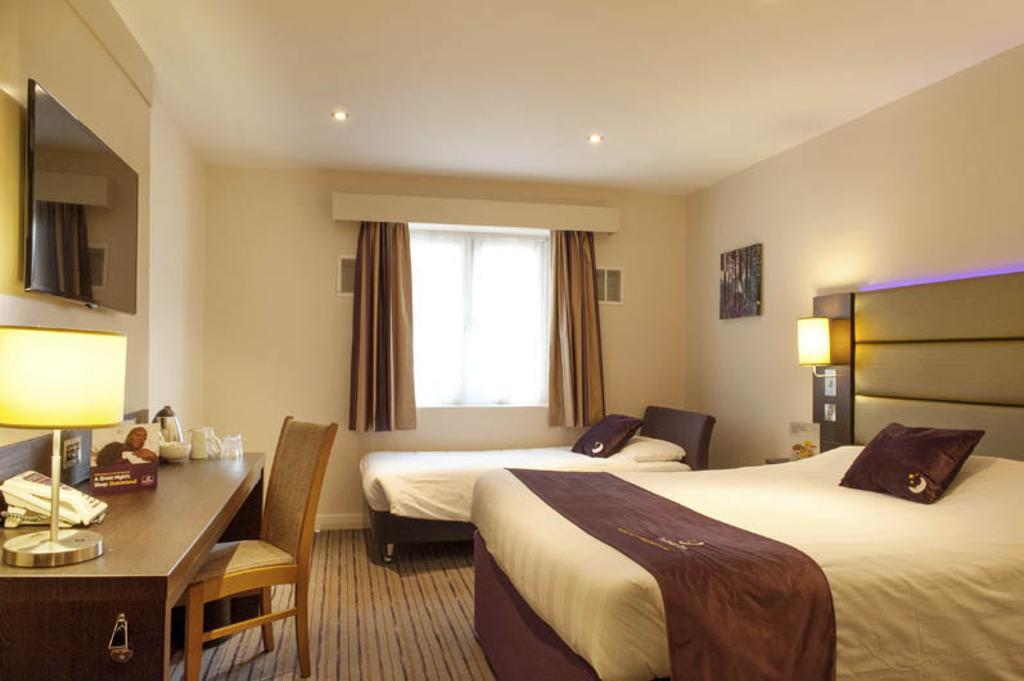Premier Inn Peterborough - Ferry Meadows Exterior foto