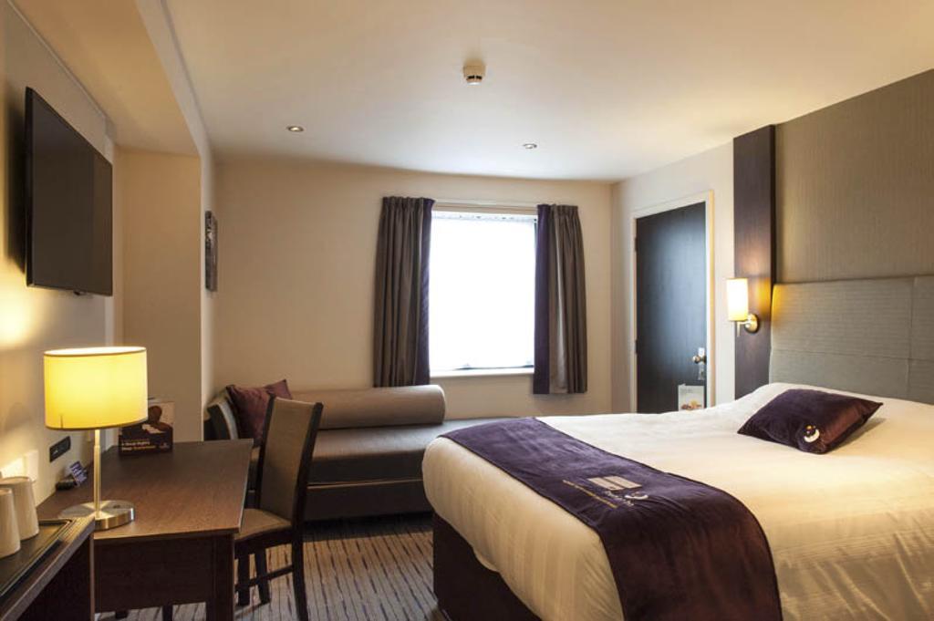 Premier Inn Peterborough - Ferry Meadows Exterior foto
