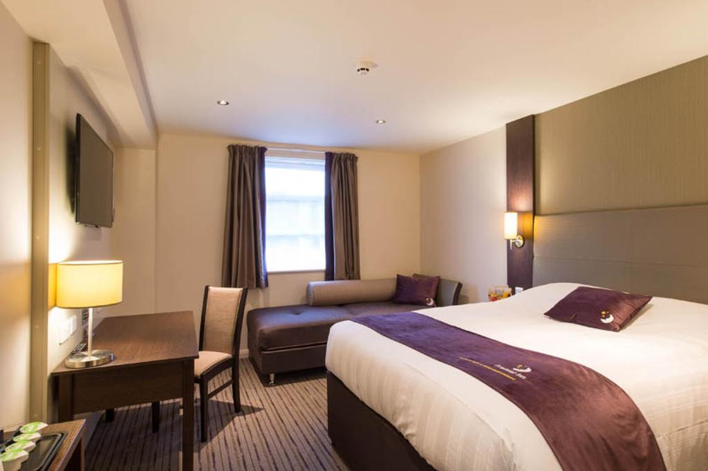 Premier Inn Peterborough - Ferry Meadows Exterior foto
