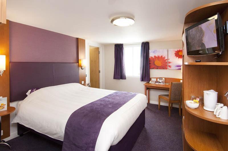 Premier Inn Peterborough - Ferry Meadows Exterior foto