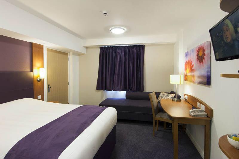 Premier Inn Peterborough - Ferry Meadows Exterior foto